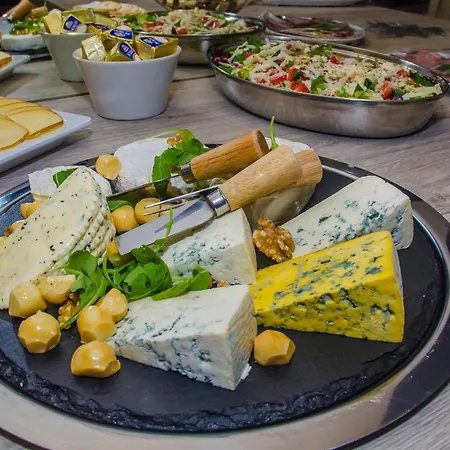 Familia Nocleg ze śniadaniem 4*